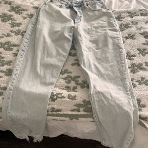 Abercrombie & Fitch Mom High-rise Jeans, size 27. Never worn.